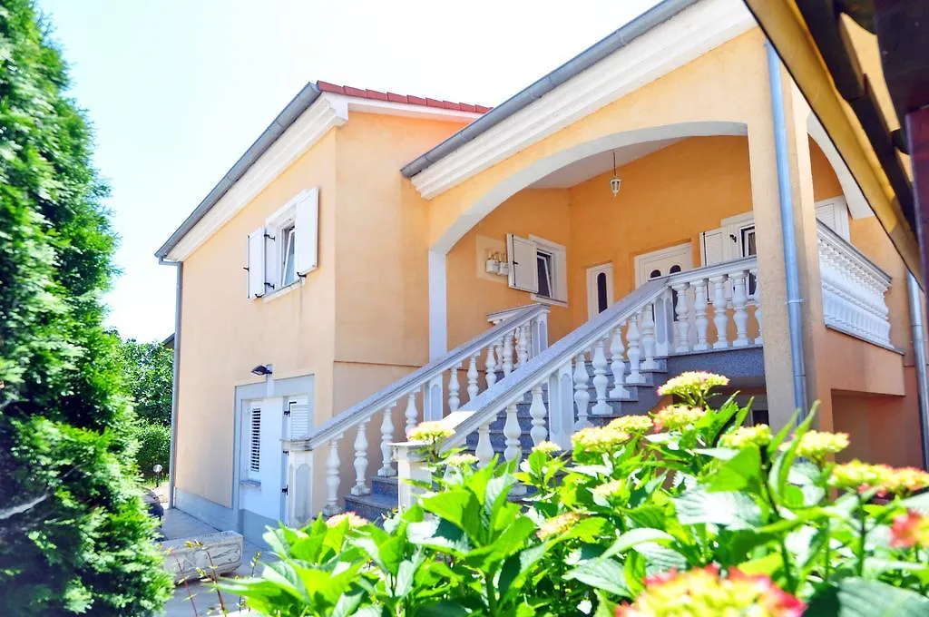 Suitable Summer Apartments Pula Croacia